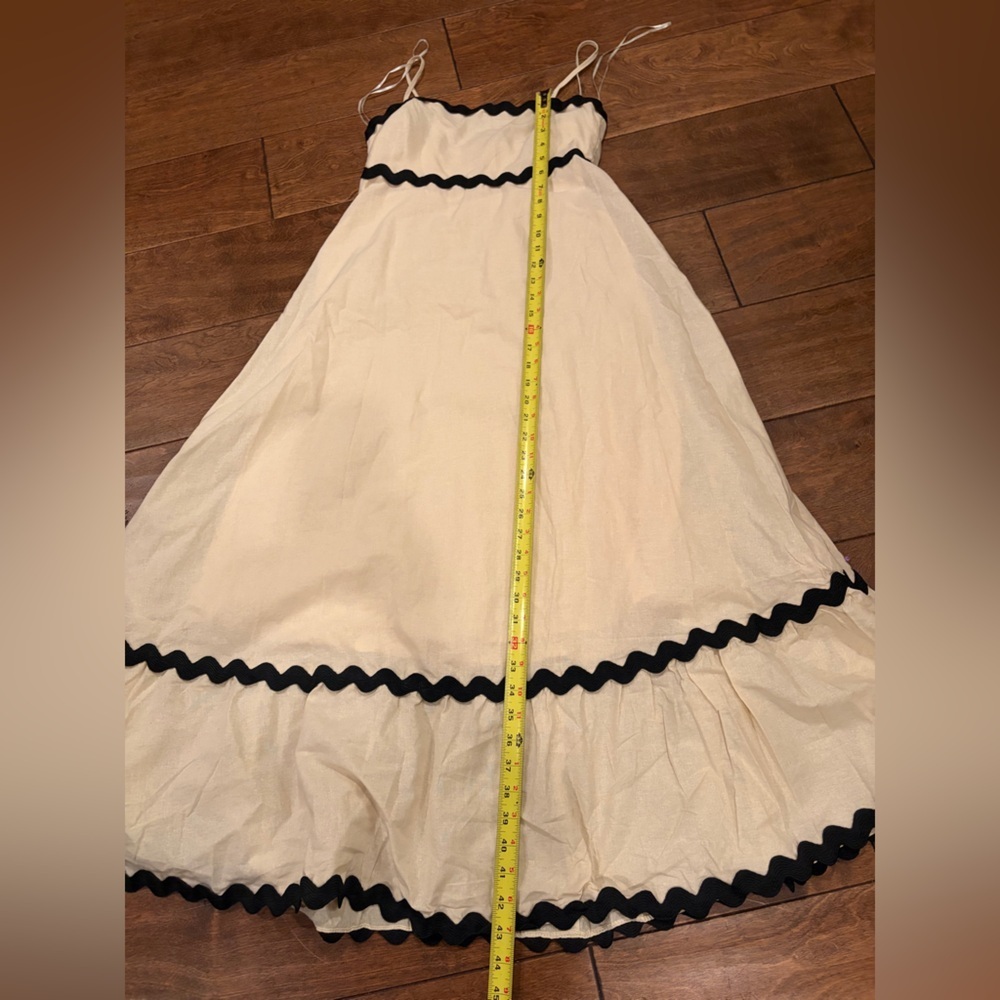 Elegant Cream Maxi Dress with Black Accents - Picture 7 of 9